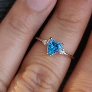 Beautiful sterling silver topaz ring